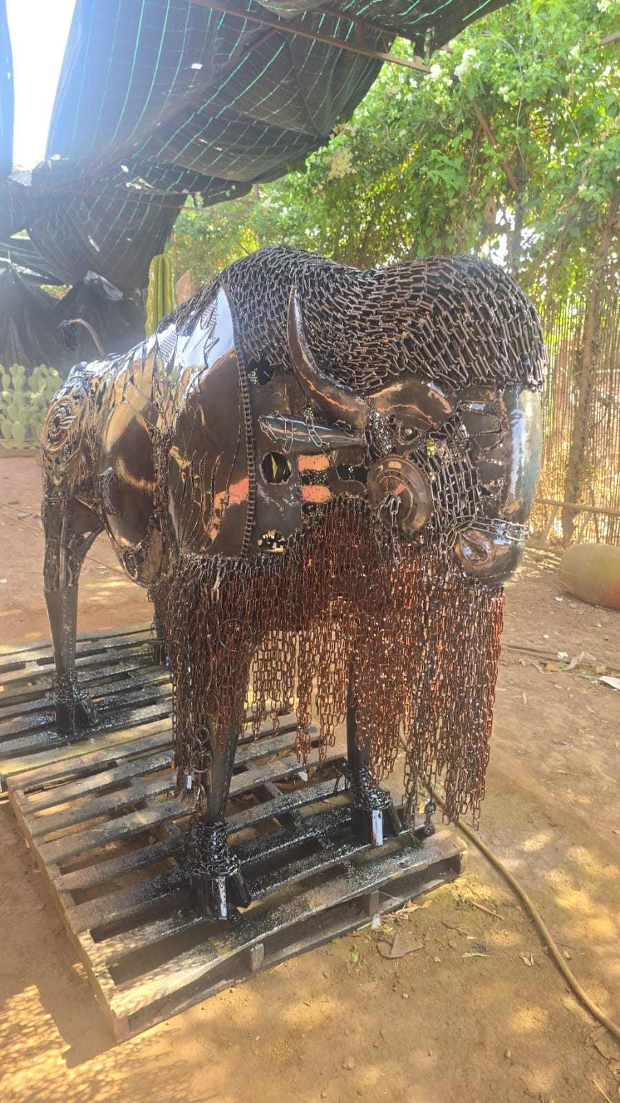 Bison, recyceltes Eisen