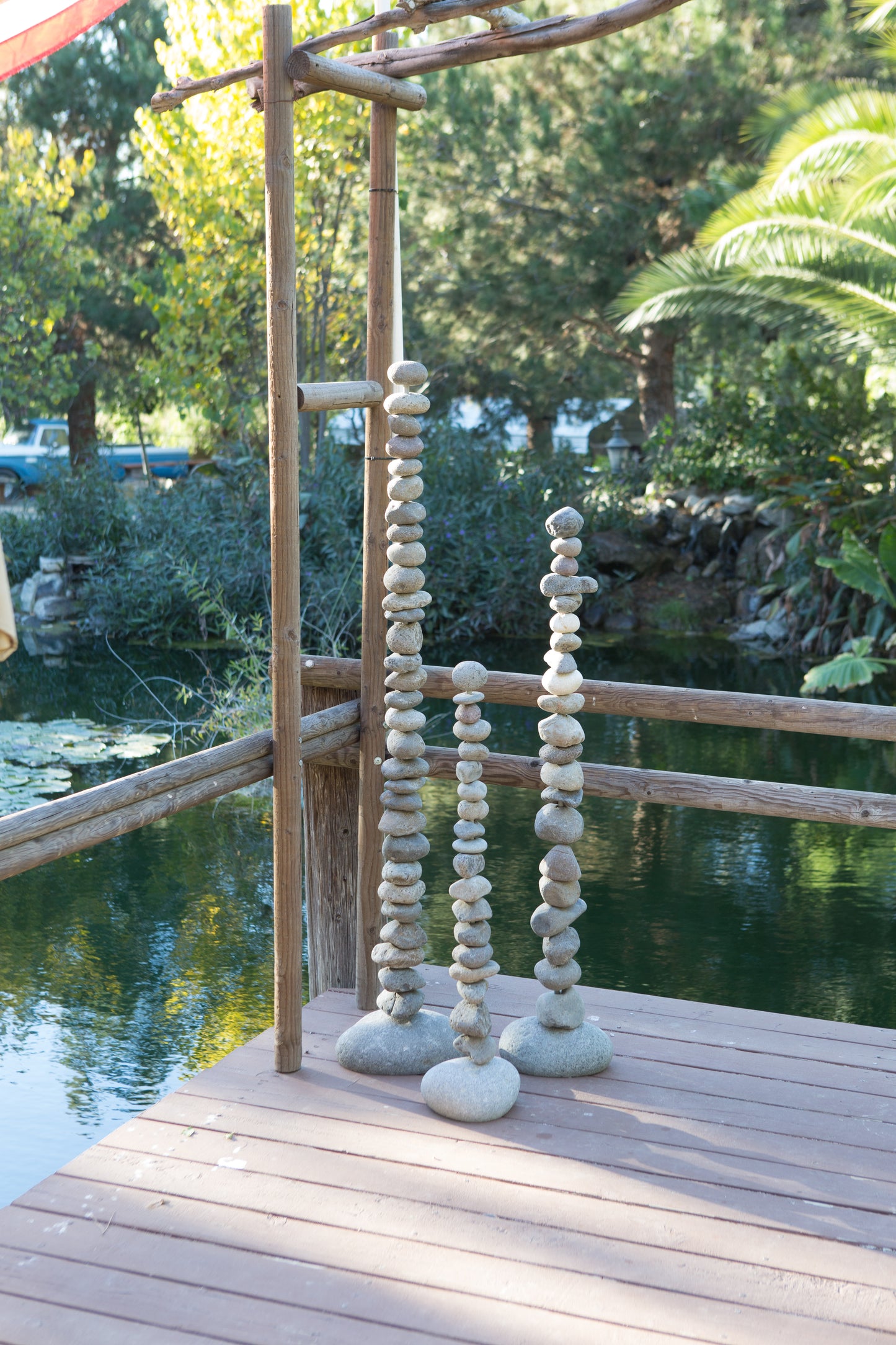 "Stein-Säulen" aus Beach Pebbles