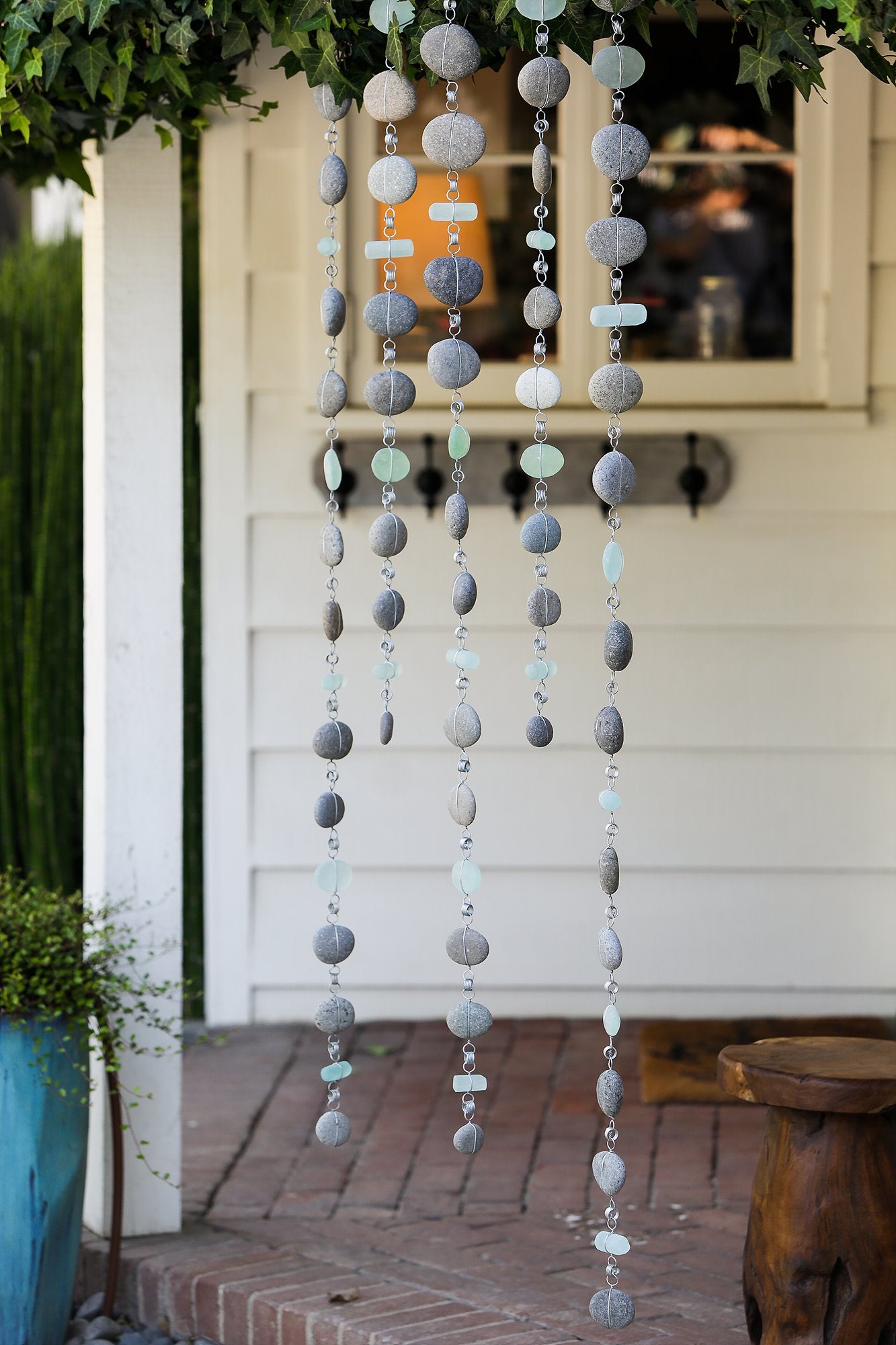 "Stein-Girlanden" aus Beach Pebbles und Glas