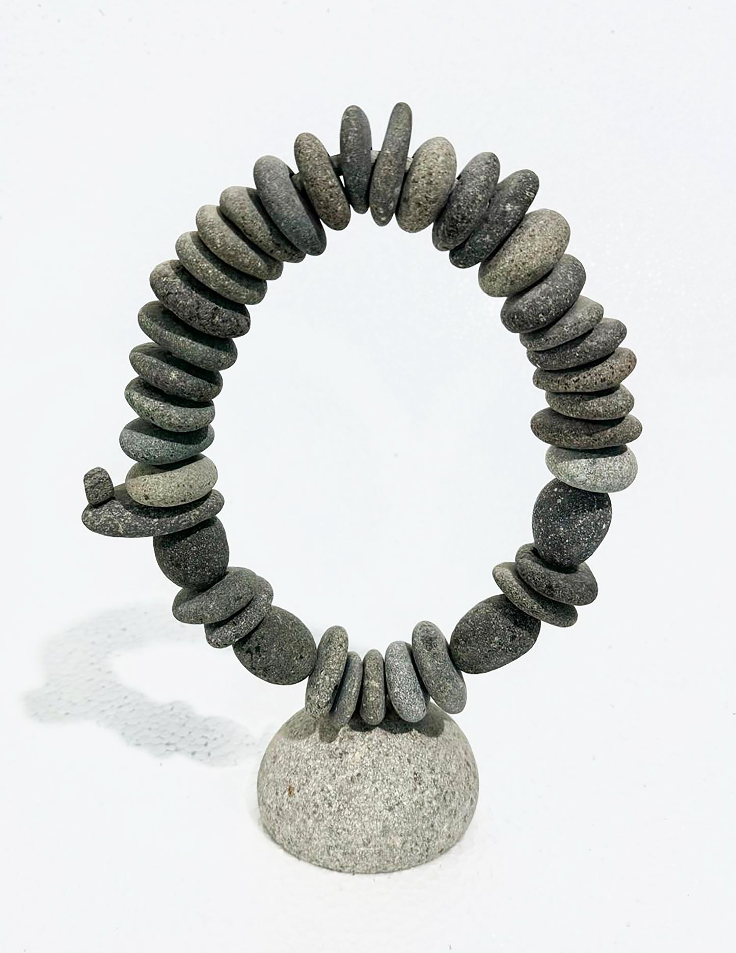 "Stein-Ring" auf Ständer, XS, Beach Pebbles