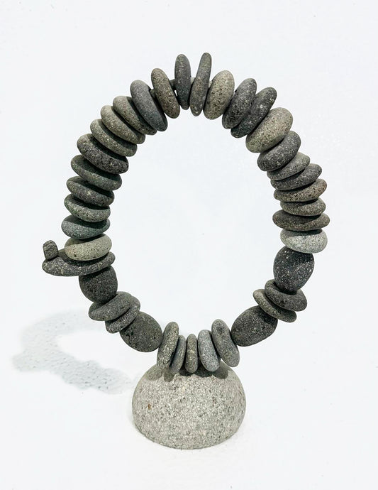"Stein-Ring" auf Ständer, XS, Beach Pebbles